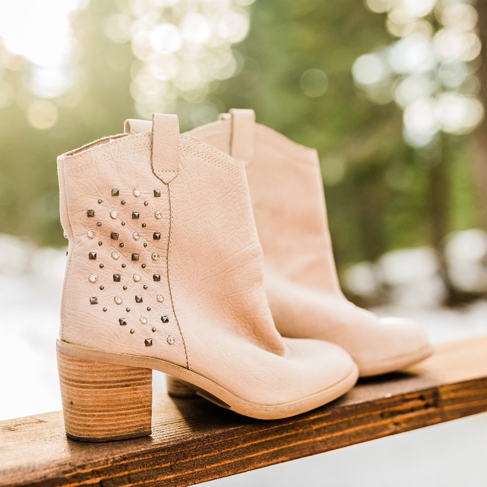 Boutique 9 New Beige Leather Booties